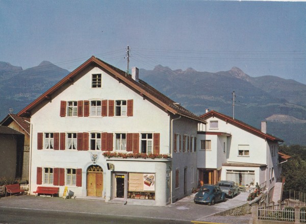 Hotel Sax Schaan mit VW Käfer